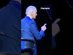 Read more about the article WATCH: Biden appears UNCERTAIN about where to exit the stage #shorts #news #us #foxnews