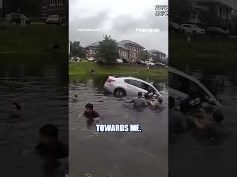 Read more about the article Officers save driver trapped inside sinking vehicle #shorts #usa #us #rescue #viral #news