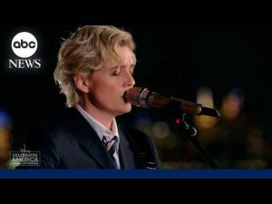 Read more about the article Brandi Carlile performs ‘America the Beautiful’ at the Statue of Liberty