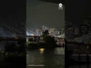 Read more about the article Flames break out on Brooklyn Bridge during fireworks show