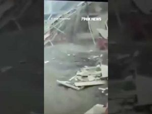 Read more about the article Roof COLLAPSES inside a New Jersey BJ’s Wholesale Club #shorts #foxnews #news #us