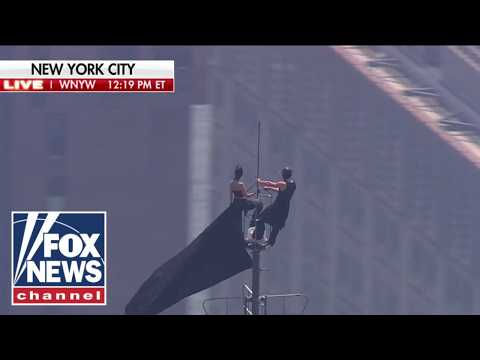 You are currently viewing BREAKING: Protesters CLIMB Empire State Building spire