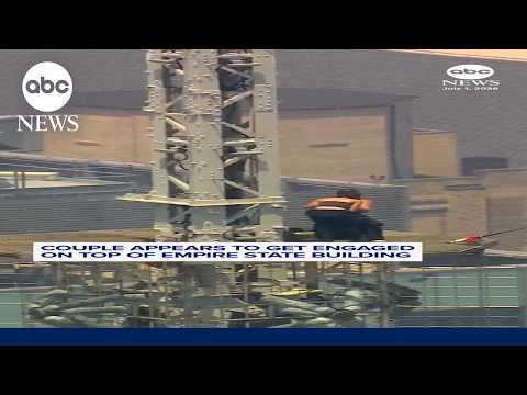 You are currently viewing Couple appears to get engaged on top of Empire State Building