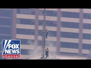 Read more about the article ENGAGEMENT to ARREST: Couple scales Empire State building spire