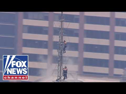 Read more about the article ENGAGEMENT to ARREST: Couple scales Empire State building spire
