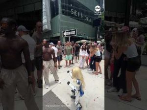 Read more about the article Robo-Haaland shows off dance moves at lookalike competition
