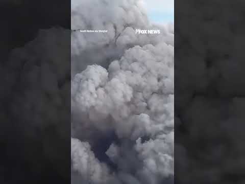 Read more about the article Cockpit video captures MASSIVE smoke plume from Ontario wildfires