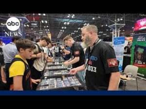 Read more about the article Inside Fanatics Fest and the skyrocketing sports card industry