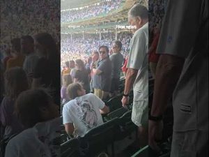 Read more about the article WATCH: Cubs fan SLAPS spectator during national anthem