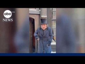 Read more about the article Johnny Depp surprises fans at Comic Con, Meghan Markle shares rare photos