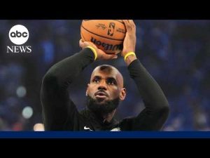 Read more about the article LeBron James signs 2-year contract to play with Philadelphia 76ers