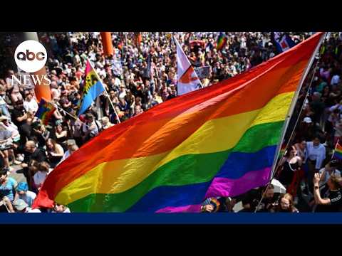 You are currently viewing 1 dead, 17 injured after car drives into crowd at Berlin’s LGBTQ+ march