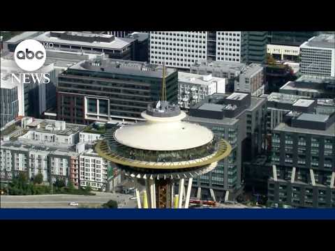 Read more about the article Daredevils scale and jump from Space Needle in Seattle