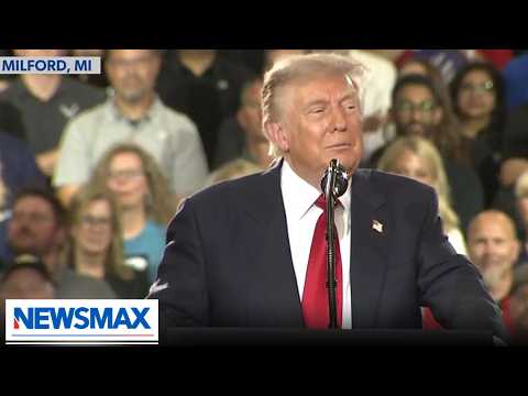 You are currently viewing TRUMP responds to ‘Communist’ heckler in Michigan