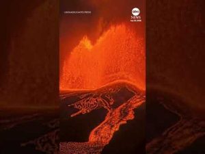 Read more about the article Volcano bubbling with lava in Hawaii