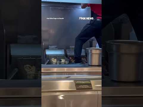 Read more about the article Panda Express employee stands over food while cleaning fryer station #foxnews #news #shorts #food