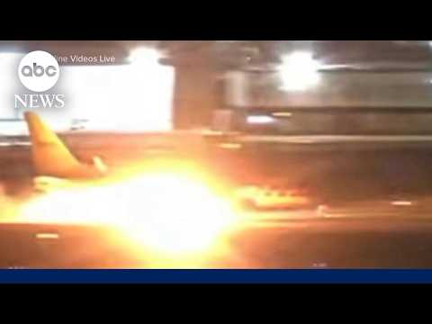 Read more about the article LAX Airport runway shut down after cargo jet’s fiery landing