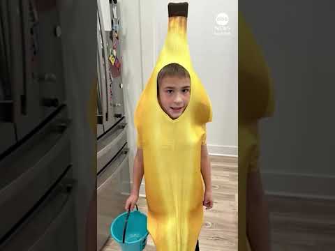 Read more about the article Boy with autism receives Halloween surprise from 83 neighbors