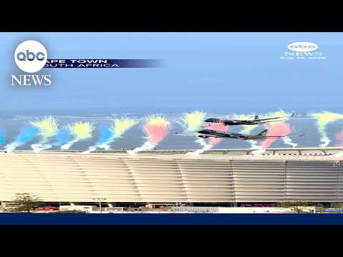 Read more about the article Incredibly low dual flyover stuns at Cape Town stadium