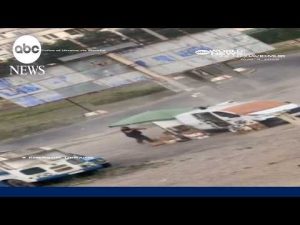 Read more about the article Russian drone appears to hunt down Ukrainian street vendor