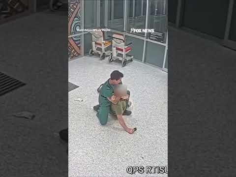Read more about the article Jiu jitsu nurse steps in to subdue violent patient #shorts #news #foxnews #us