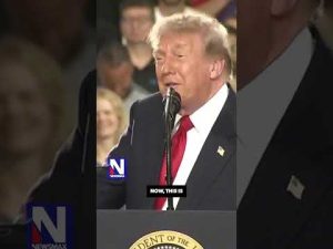 Read more about the article Trump laughs about ‘communist’ heckler mid-speech