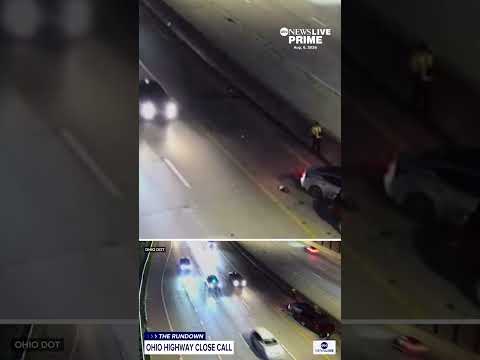 Read more about the article Person narrowly escapes car on freeway shoulder