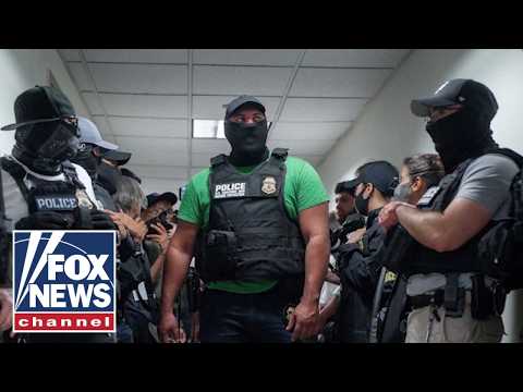 You are currently viewing ICE set to use non-lethal shock gloves for arrests
