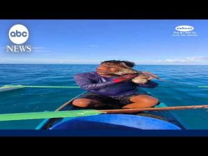 Read more about the article Fisherman struggles with octopus clinging to his face