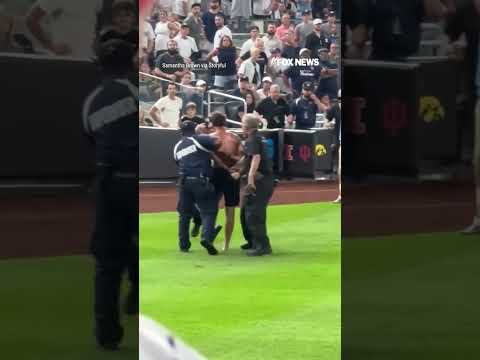 Read more about the article Security TAKES DOWN multiple people who RUSHED field at Yankees game