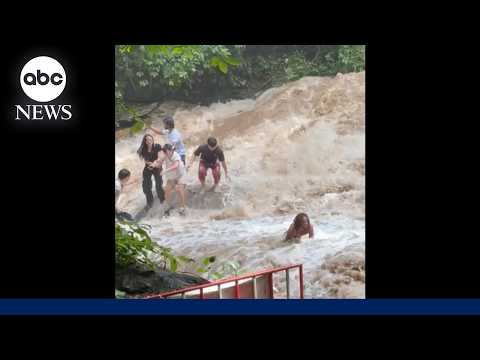 Read more about the article Thailand tourists swept away by raging flood waters