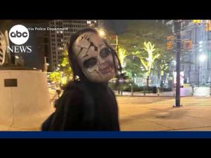 Read more about the article Manhunt underway for masked man menacing Philadelphia pedestrians
