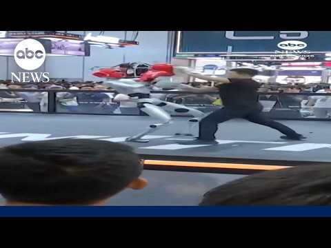 Read more about the article Man spars robot boxer at Chinese tech conference