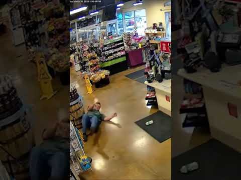 Read more about the article Amazon driver FIRED after attacking elderly man  #shorts #us #news #foxnews