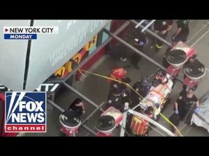 Read more about the article 1 dead, 1 injured in stabbing spree in Times Square